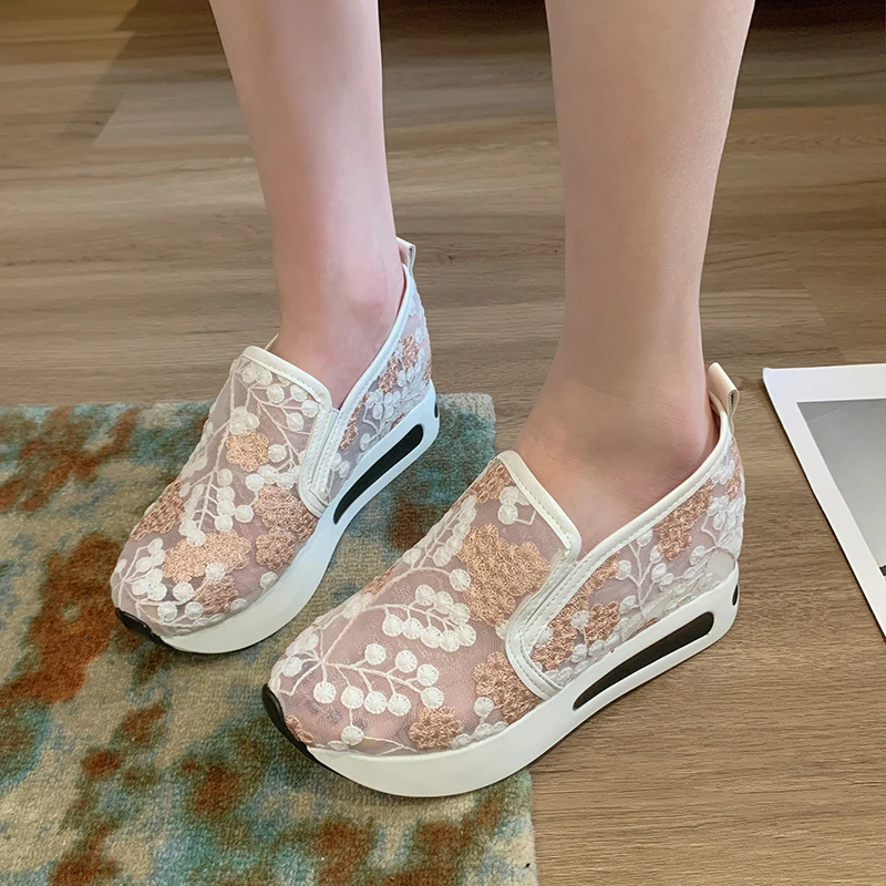 New Women Casual Shoes Size 35-42 Wedges Spring/Autumn Women Sneakers Breathable Air Mesh Platform Ladies Shoes Slip-On