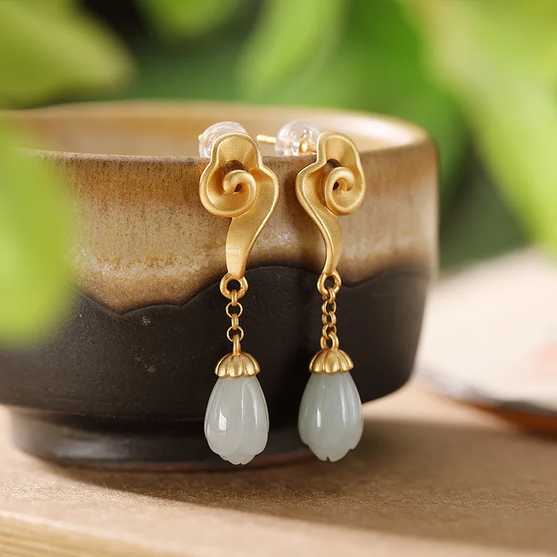 

S925 Sterling Silver Gold-plated Natural Jade Magnolia Personality Auspicious Cloud Temperament Light Luxury Women's Earrings