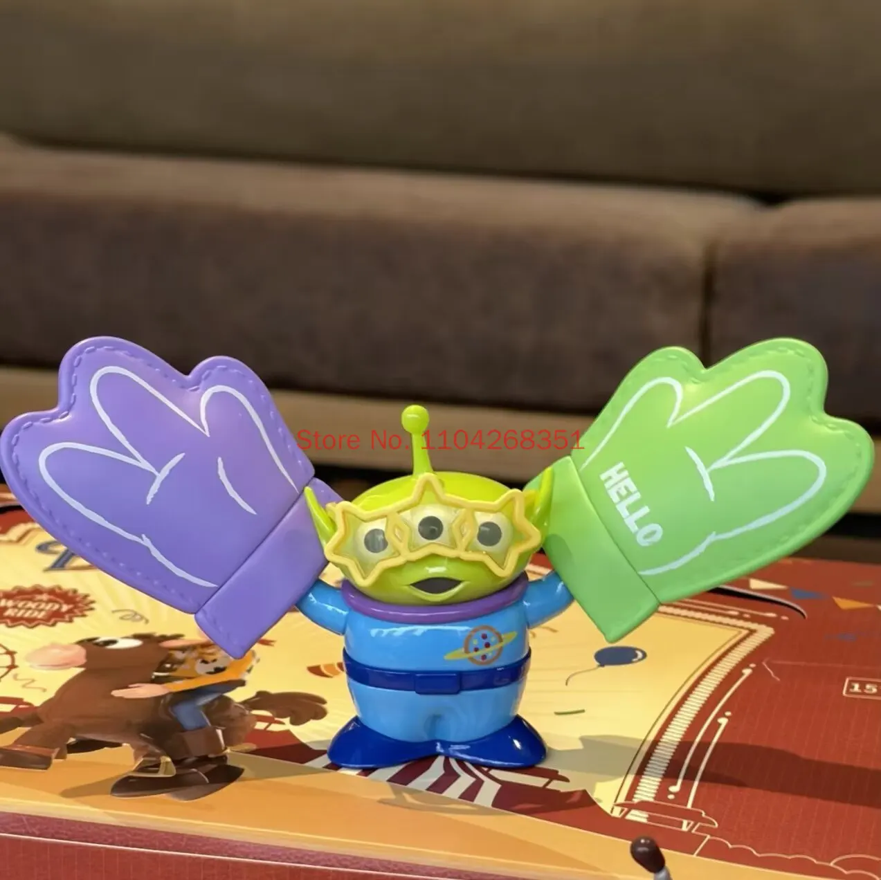 Фото Коллекционная фигурка Toptoy Disney Toy Story: Базз Лайтер к 30-летию, серия Playful Party, модель персонажа, подарок №4