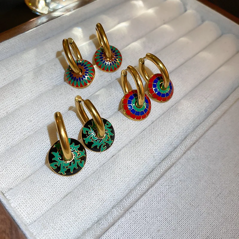 

Titanium steel pattern circle ear buckle French light luxury niche design retro earrings net red new earrings wholesale