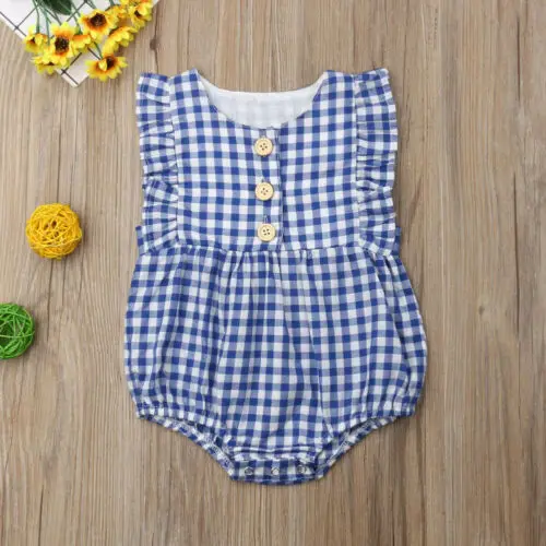 

Детский клетчатый комбинезон, без рукавов, с круглым вырезом и пуговицами