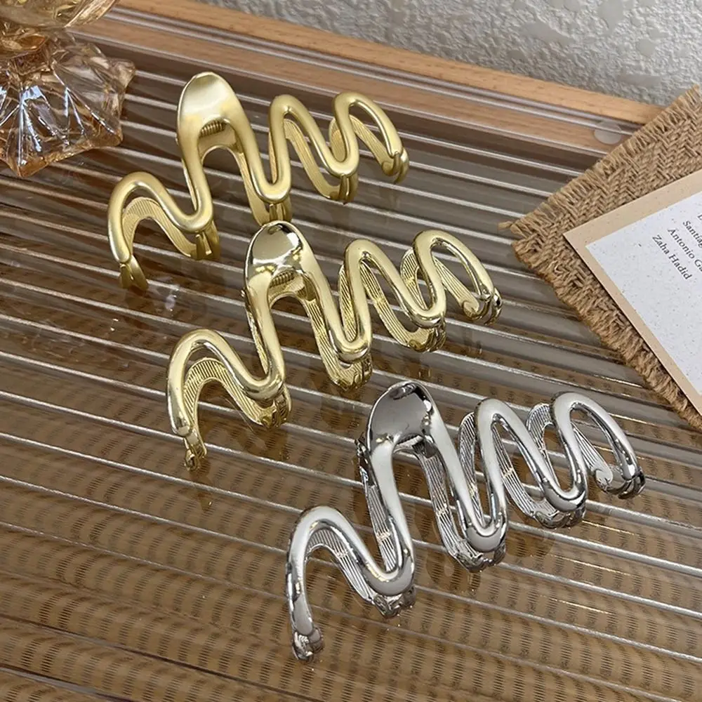 

Sweet Hollow Shark Clip Gold Geometric Shape Korean Style Headwear Metal Hair Claw Female Hair Accessories Wave Line Hair Clip