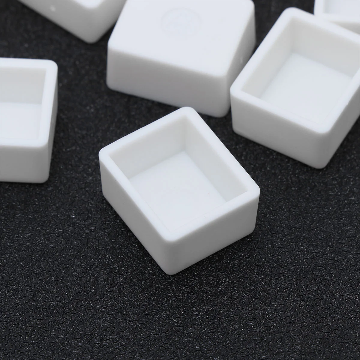 

100pcs Watercolor Pans White Empty Artist Pan Travel Tin Case for Oil Painting Drawing Supplies ( Pattern 2 )