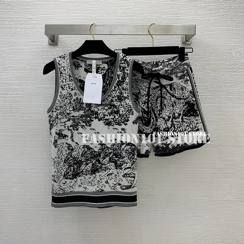 

luxury design 2022 summer Two Pieces Set Women Luxury Clothes Black White CLASSIC ink paintingLogoed knitted top + Match Shorts