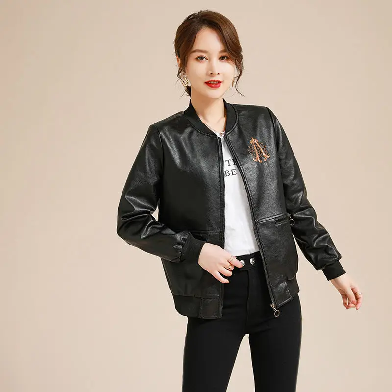

Women Leather Jackets Slim Fit Zipper Embroidery Faux Leather Biker Coat Ladies PU Cropped Top Motorcycle Wear 2022 Fashion L390