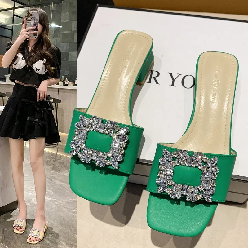 Женские пляжные шлепанцы