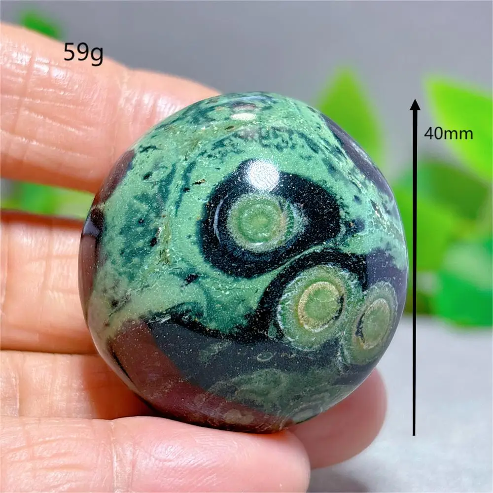 

Малахитовый кристалл ладони