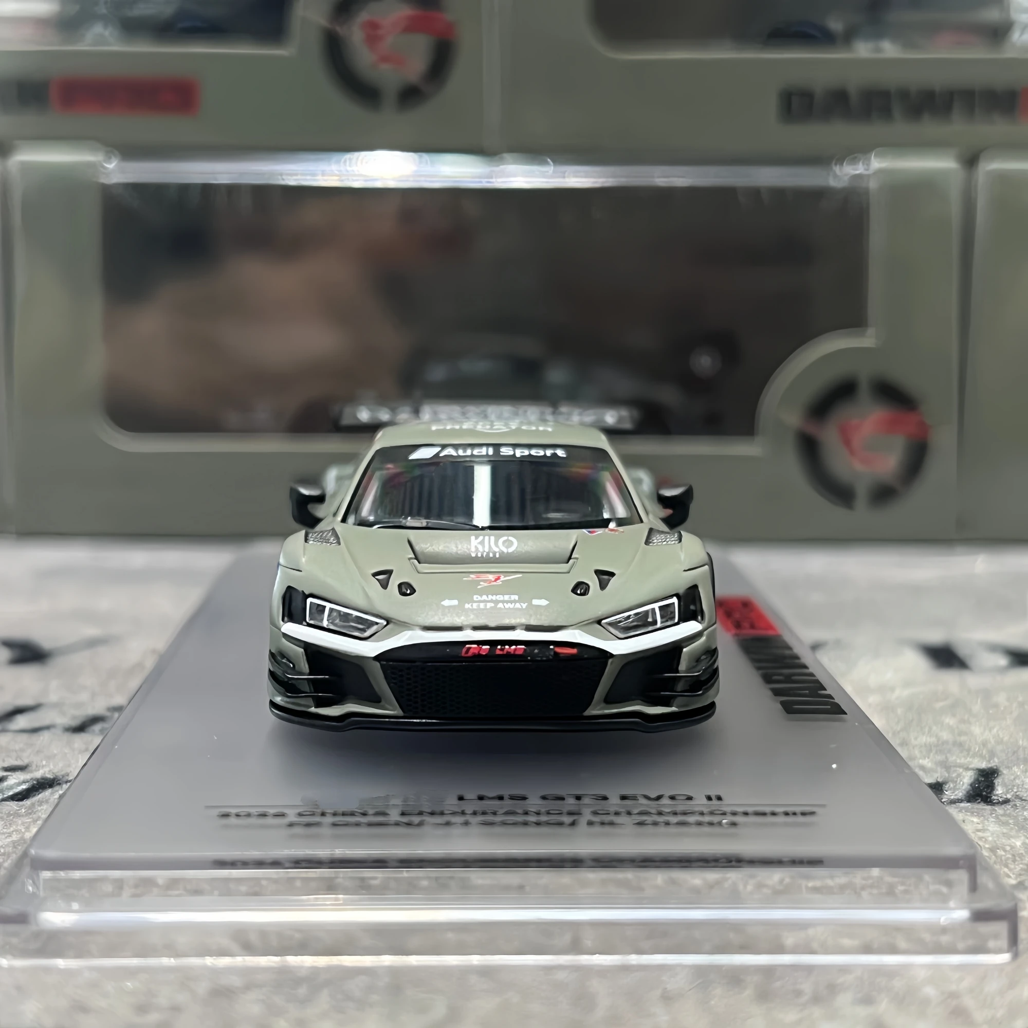 Фото В наличии: Коллекционная масштабная модель автомобиля Kiloworks 1/64 R8 lms GT3 EVO II. №4