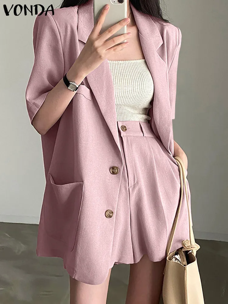 

Костюм-двойка женский из блейзера на молнии с отложным воротником и коротких брюк