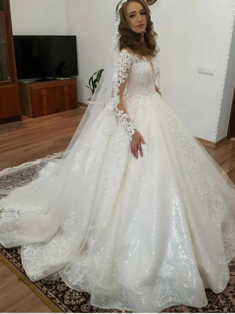 Блестящие кружевные аппликации свадебное платье с прозрачным круглым вырезом и