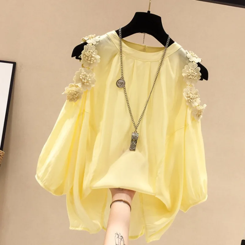 Женская шифоновая блузка с коротким рукавом круглым вырезом и открытыми плечами