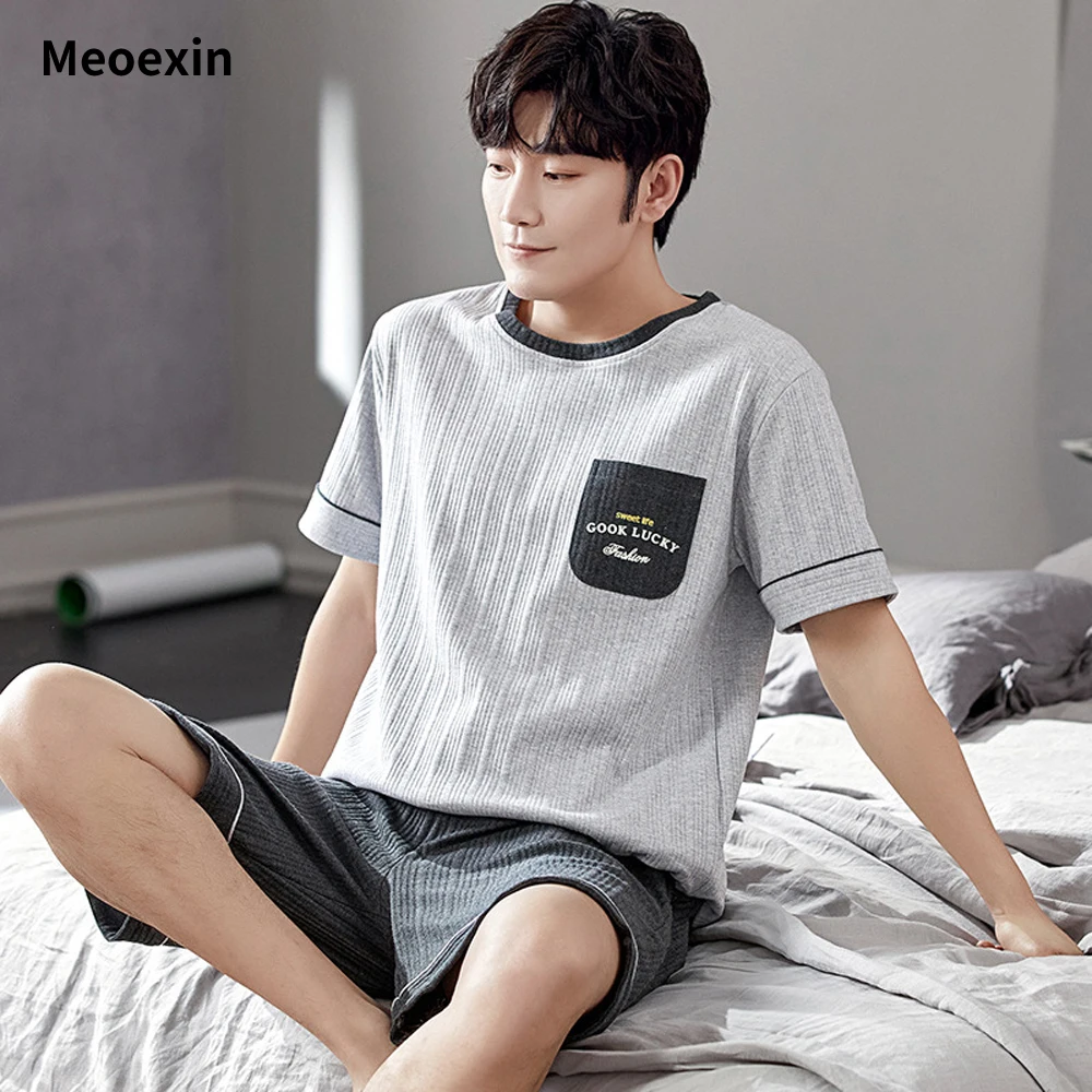 

Пижама Мужская с коротким рукавом и шортами, Трикотажная хлопковая одежда для сна в минималистичном стиле для отдыха и досуга, одежда для сна из 2 предметов с эластичным поясом и карманами