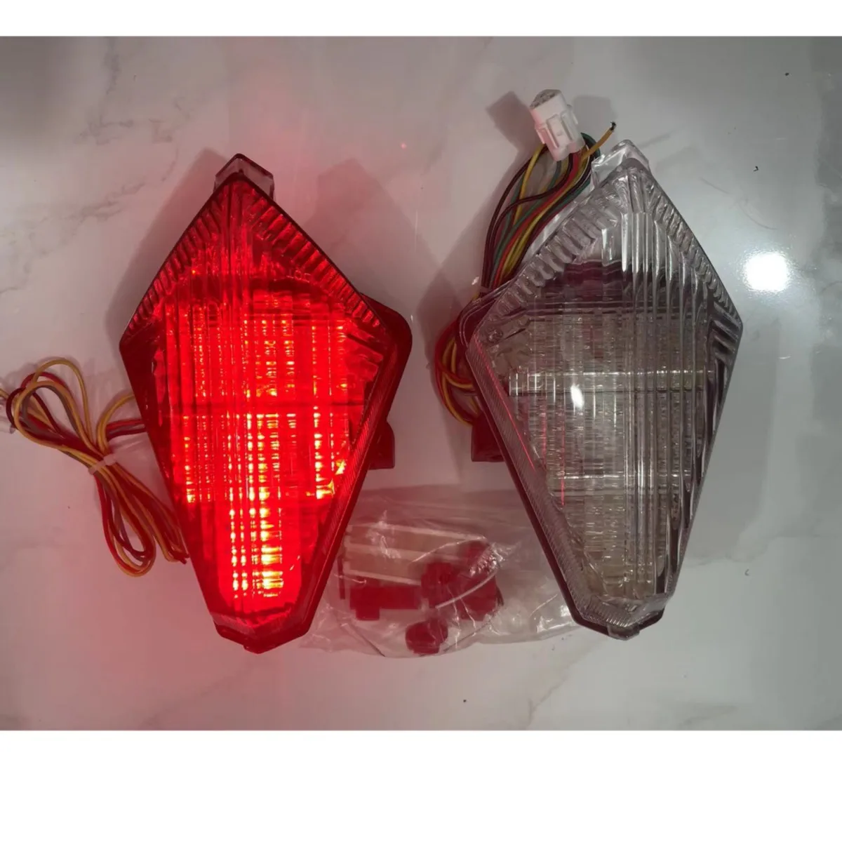 

For Yamaha R1 YZF-R1 2007 2008 TMAX S30 2012-2014 2013 Rear Tail Light Brake Turn Signals Integrated LED Light
