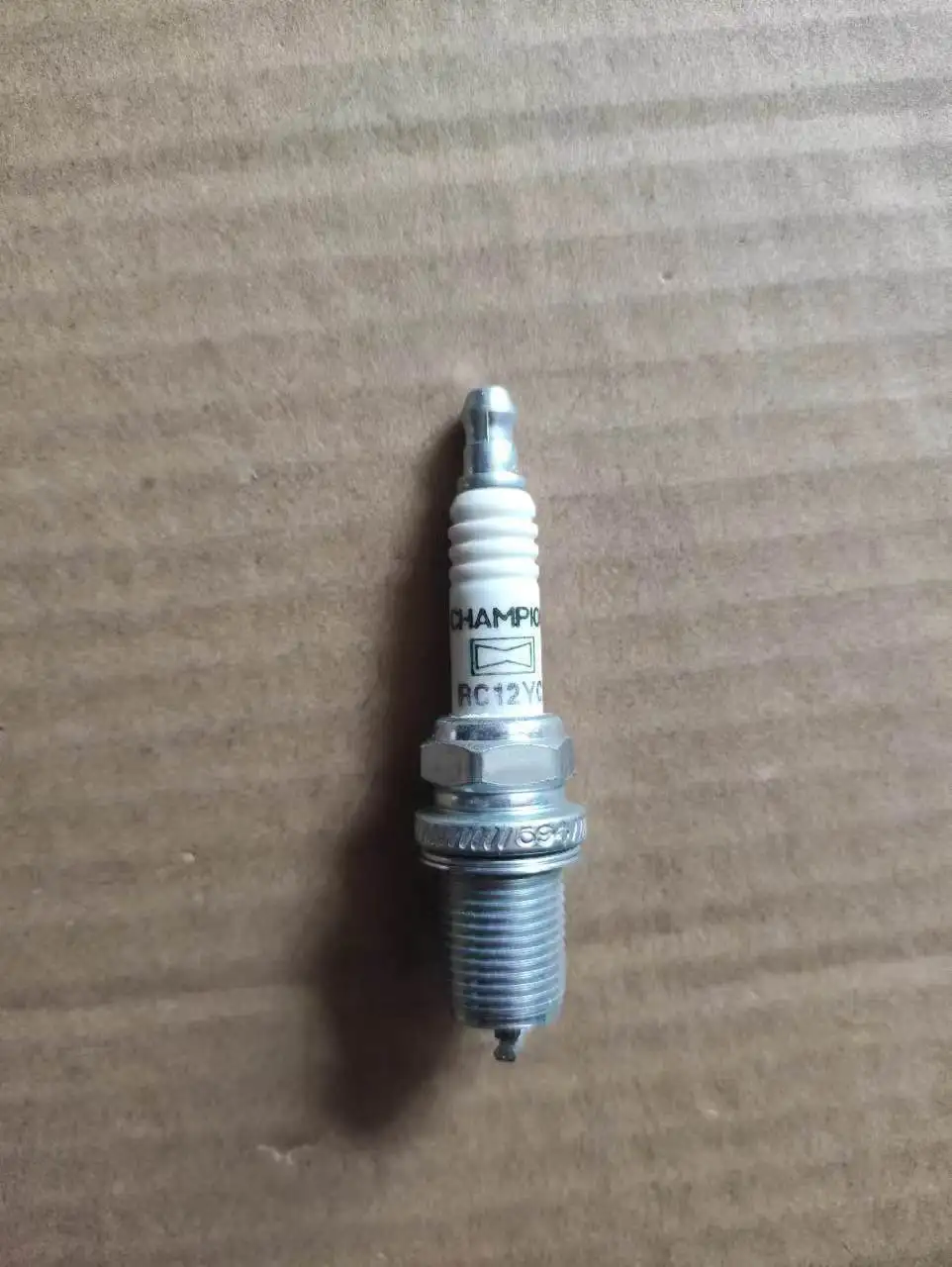 RC12YC Свеча зажигания BRIGGS STRATTON часть двигателя 84007216