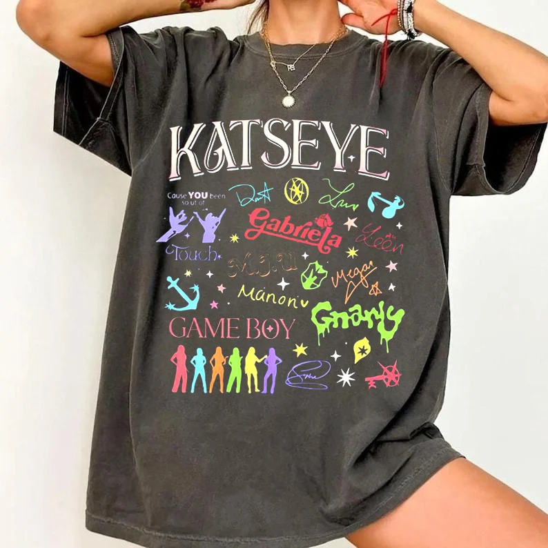 Фото Футболка с короткими рукавами и хлопковым принтом Katseye Kpop Graphics, винтажная рубашка Katseye Wildworld Chaos Tour, мужская и женская уличная одежда, топ №4