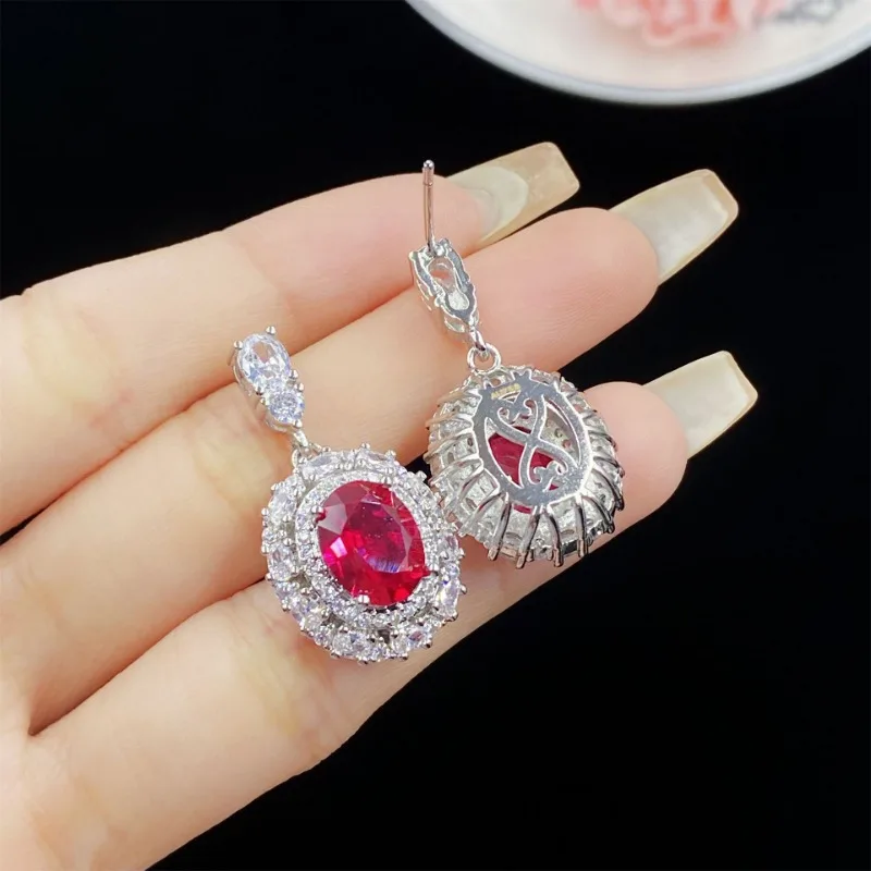 Ожерелье серьги и другие женские украшения