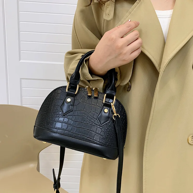 

Женская сумка-мессенджер в стиле ретро с узором под камень