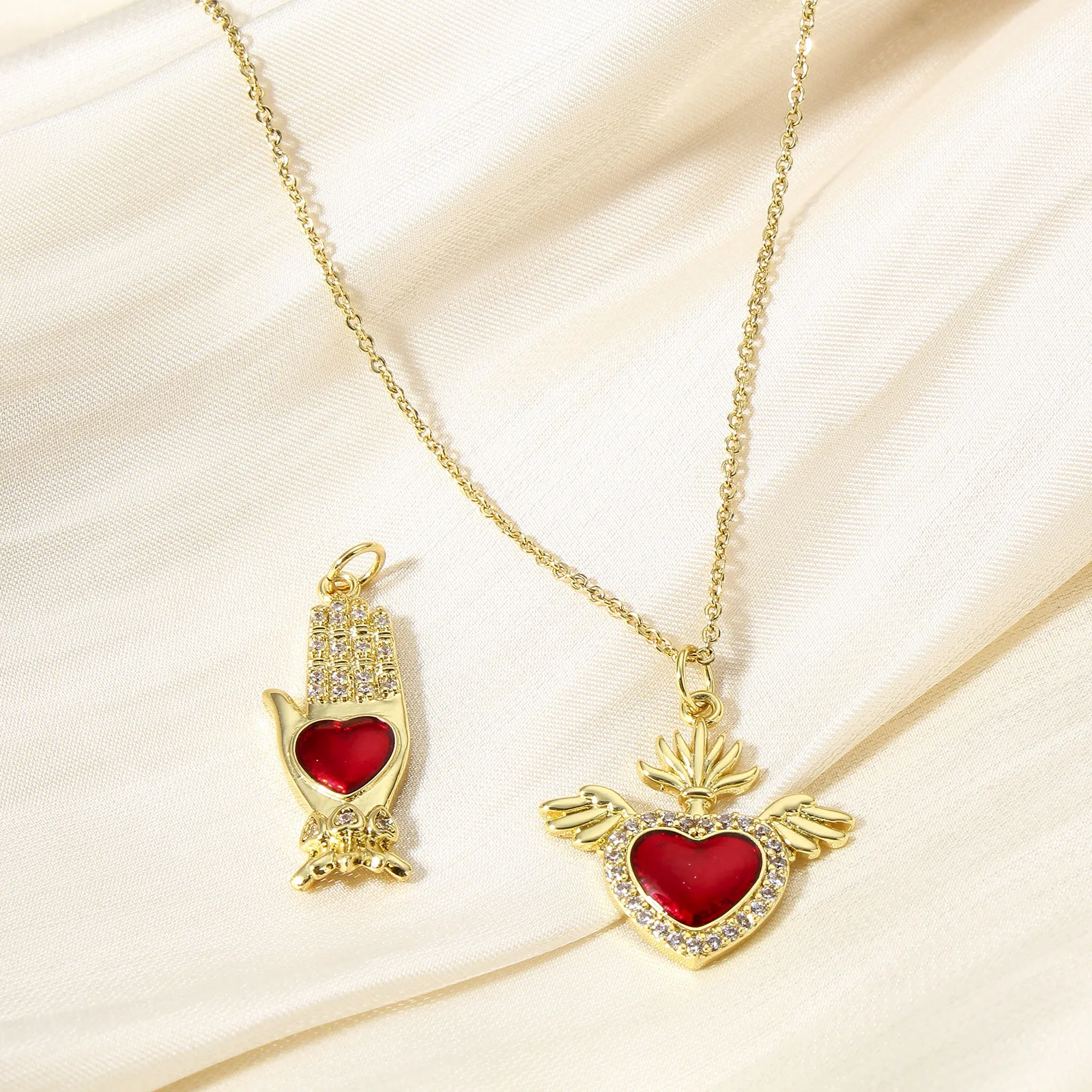 Красные религиозные подвески серии Любовь