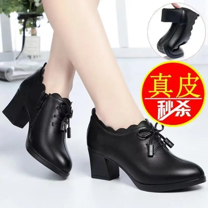 

2022 new leather chunky heel shoes spring and autumn ladies soft sole medium heel leather shoes