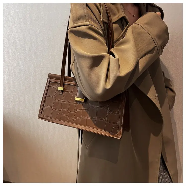 

Женская сумка 2023 летняя популярная универсальная маленькая квадратная сумка с принтом сумки-мессенджеры через плечо с надписью модная женская сумка и сумочка