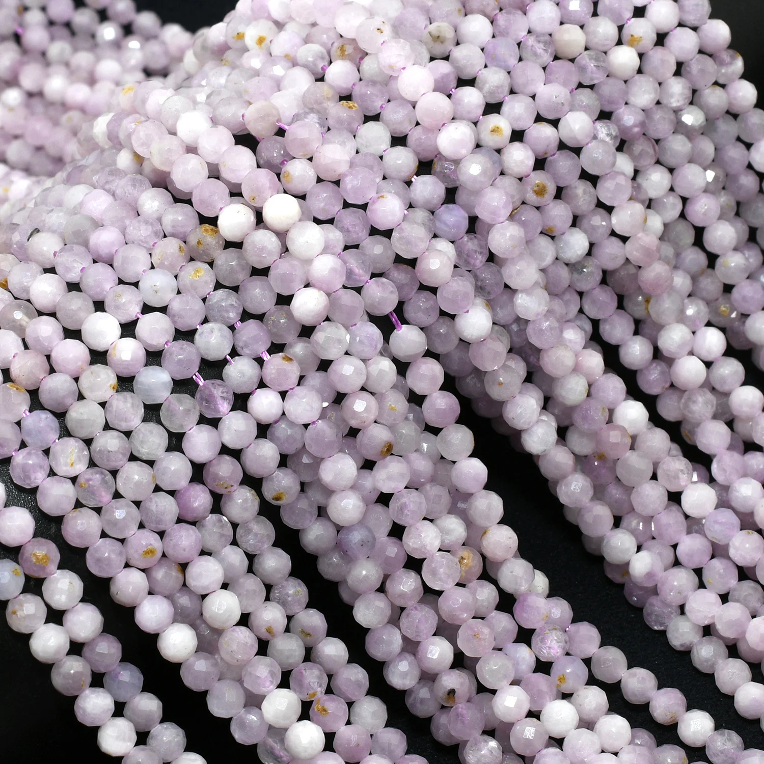 Натуральный кунцит с небольшим дефектом граненые круглые бусины 4 6 мм