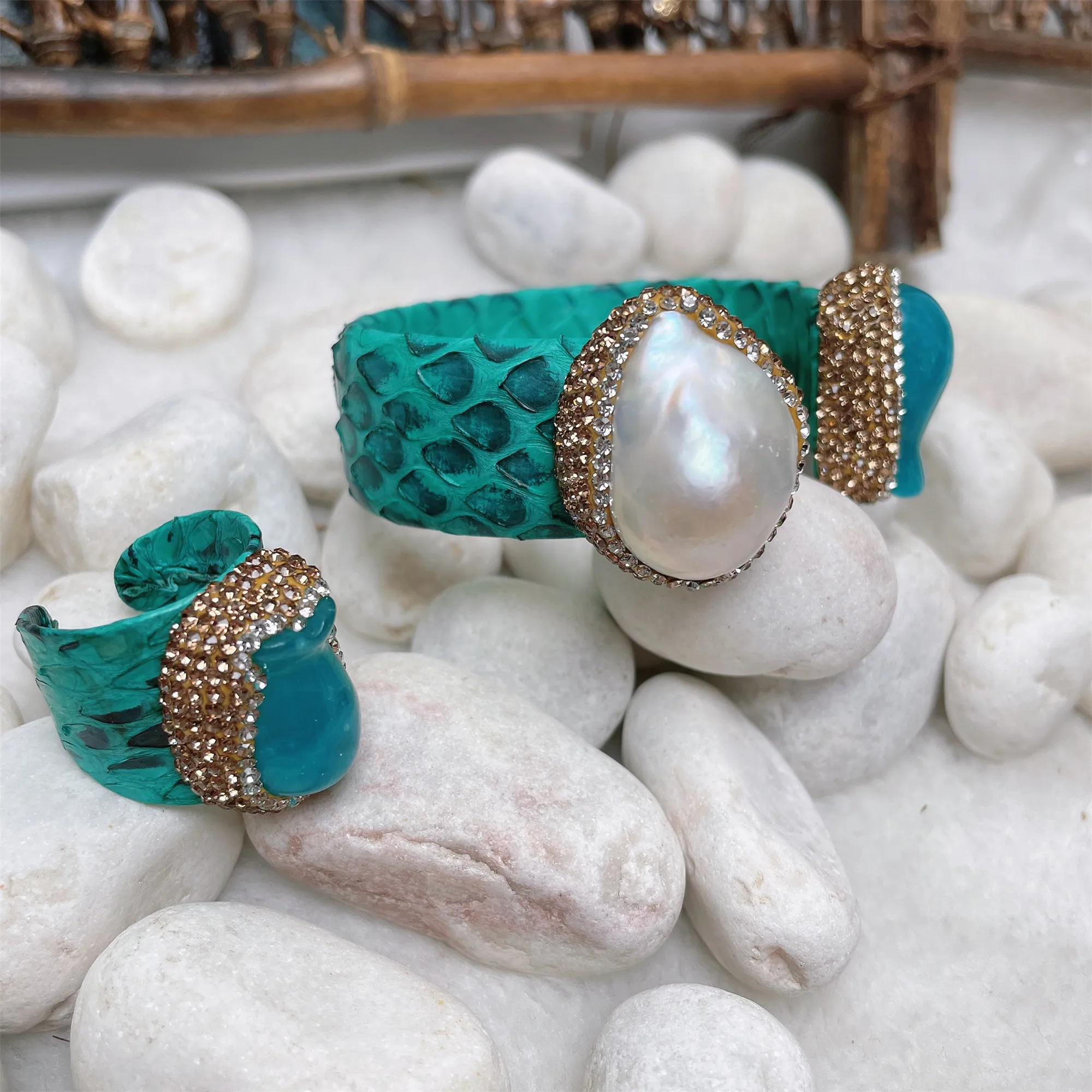 

Tianhe Stone Inlaid Rhinestone Leather Ring Bracelet Set Ladies Noble Elegant Light Luxury Classical Holiday Gift Girl