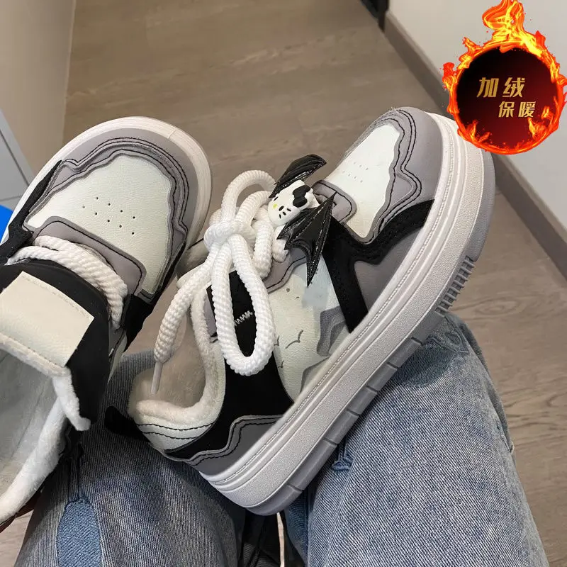 Черные женские зимние туфли Hello Kitty с крыльями летучей мыши универсальные