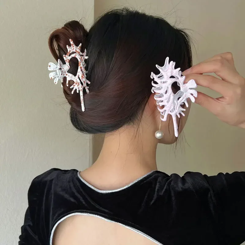 

Muweordy Creativity Unique Colorful Alien Metal Conch Hair Claws for Women Girl Y2K Hollow Shell Crab Hair Clip Hair Accessories