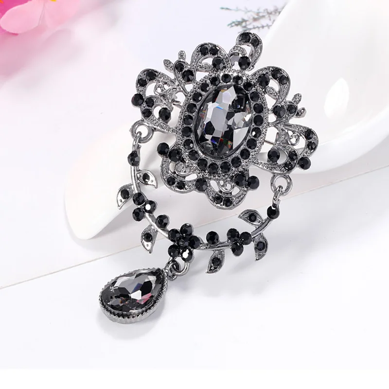 

European and American retro fashion temperament brooch alloy rhinestone glass corsage rhinestone brooch