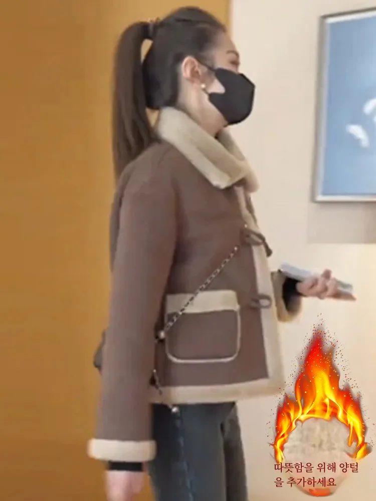 Женское короткое пальто на толстом меху флисовой подкладке осень-зима 2024 новый