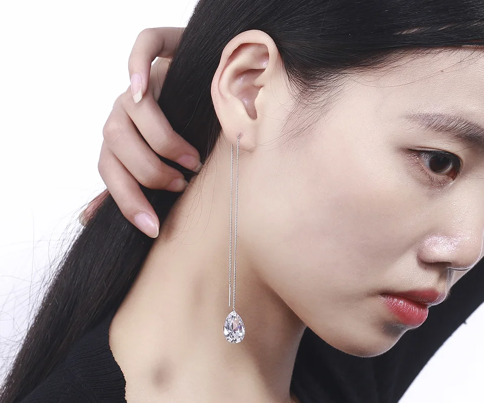 Серьги-подвески Elva Dong капельки циркония белые и золотые