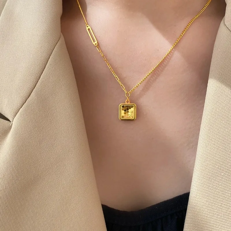 

Honeycomb Square Necklace Titanium Steel Gold Niche Light Luxury Clavicle Chain Female