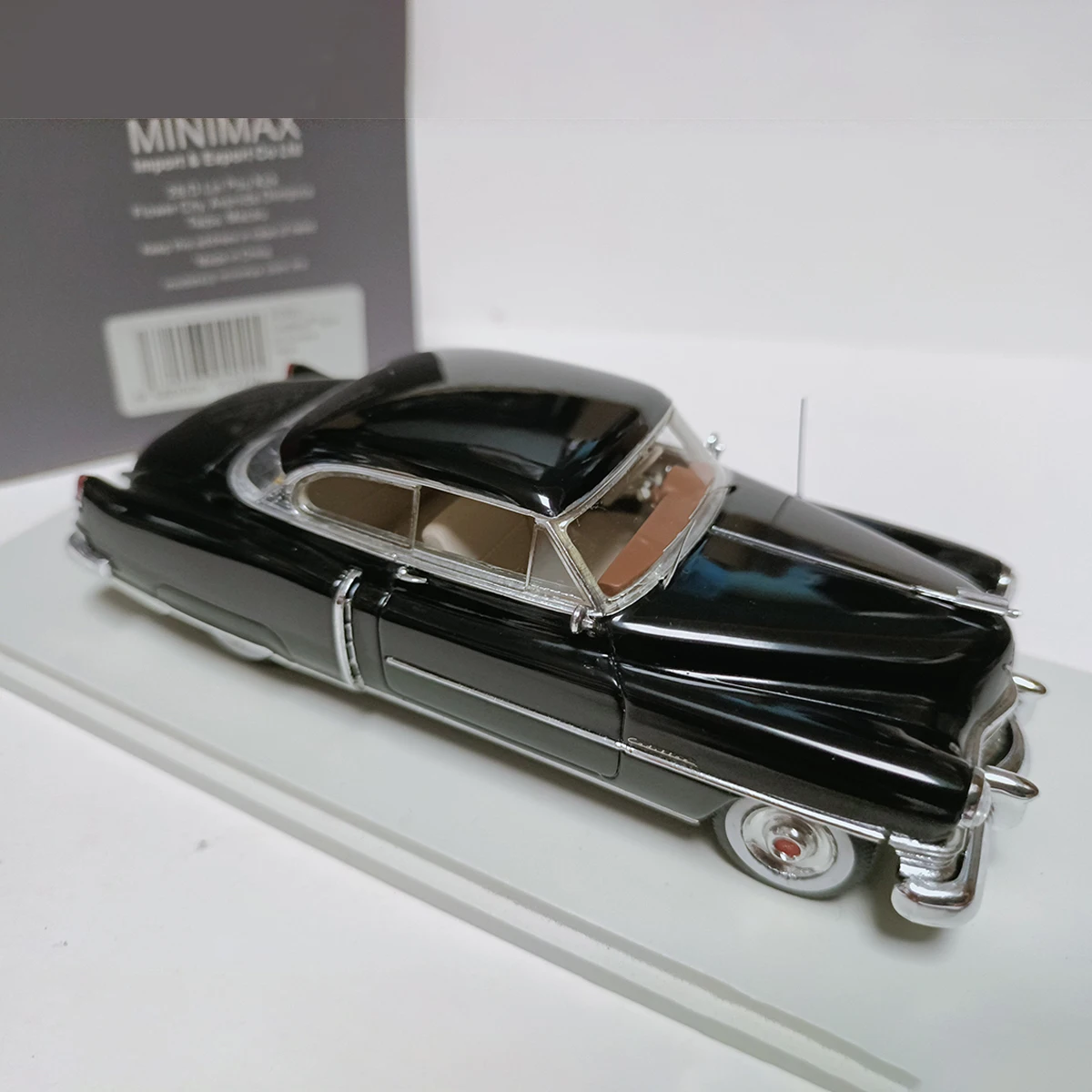 Фото Масштабная модель Spark 1:43: Cadillac Type 61 Coupe 1950 из смолы. Коллекционная винтажная модель автомобиля. Классика, ностальгия. Подарок для взрослых, сувенир, статическая модель для демонстрации. №4