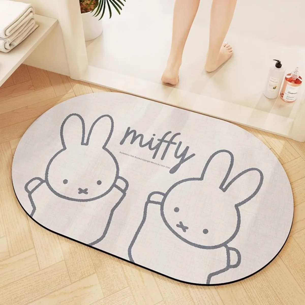 Фото Kawaii Miffy Rabbit напольный коврик для ванной комнаты, впитывающий коврик для ног, ванная комната, дверь, туалет, вход, кухня, быстросохнущие противоскользящие ковры №3