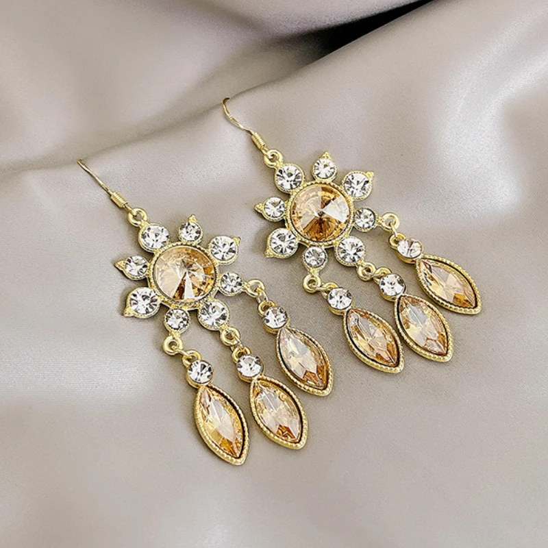 

VSnow Exaggerated Baroque Waterdrop Rhinestone Dangle Earrings for Women Trendy Long Tassel Flower Gold Metal Earings Jewelry