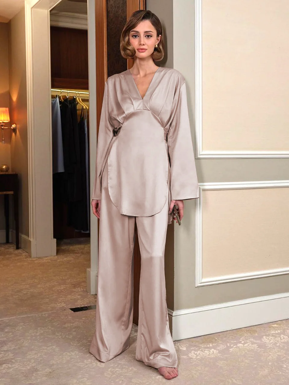 

Женский плиссированный Пижамный костюм, облегающая Пижама, ночная рубашка в стиле пэчворк, сексуальный атласный Повседневный модный домашний пижамный комплект с V-образным вырезом, 2023