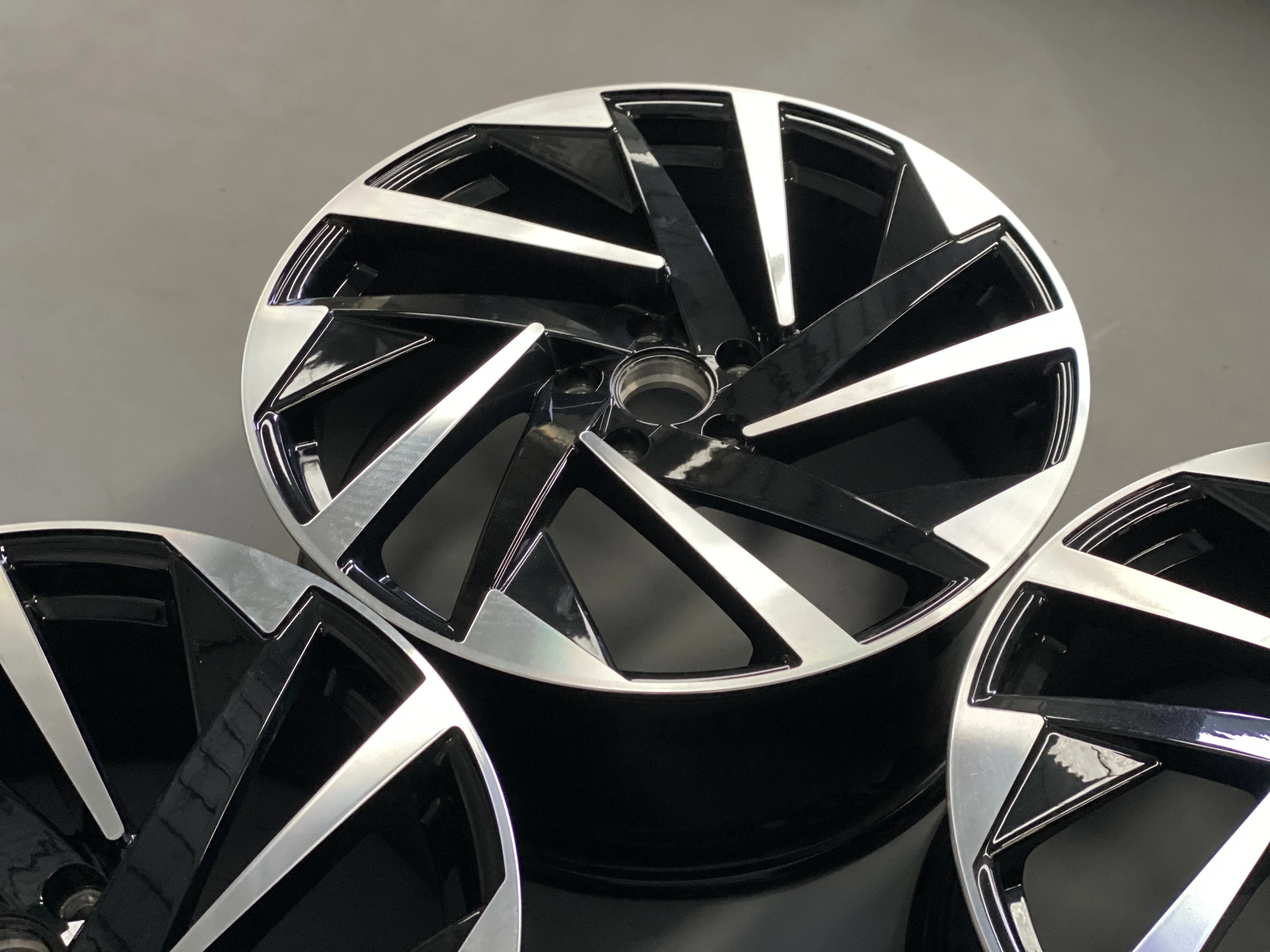Фото Изготовленные на заказ 19-дюймовые автомобильные колесные диски Forgede, ступица 40 мм ET 20 мм, новая универсальная установка, гарантия 3 года №3