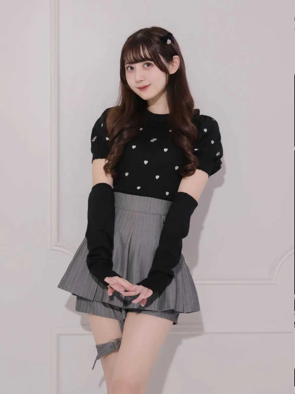 Короткий облегающий пуловер с круглым вырезом и рукавами-фонариками