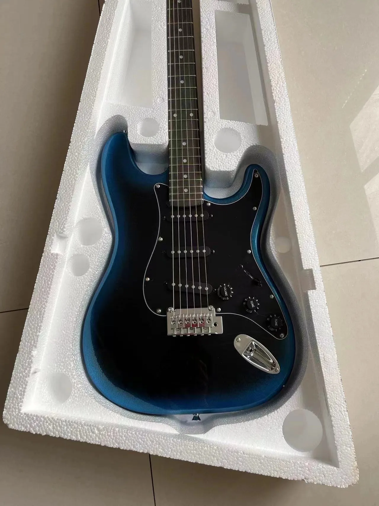 Отправка в течение 1 дня stratocaste-r custom body 6 строк электрической гитары наличии