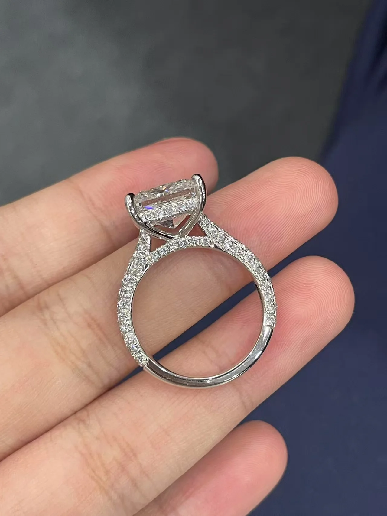 Фото 5CT Princess Cut DEF VS VVS и 1.374Ctw Круглая огранка CVD HPHT IGI Certifie Lab Grown Diamond Кольцо из 14-каратного золота Подарок на помолвку №5