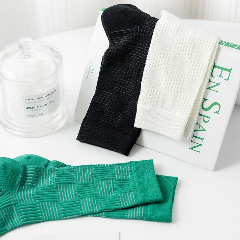 

Однотонные женские носки, японские носки для женщин, модные милые повседневные носки средней длины, амортизирующие пот, весна-лето, милые ...