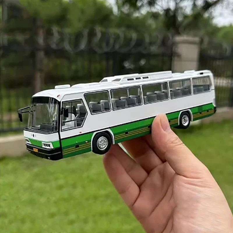 Роскошная модель автомобиля из сплава туристического автобуса Tuoyi 1:64 North Bus BFC6120