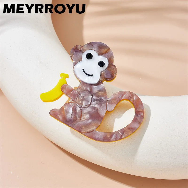 

MEYRROYU Banana Monkey Brooches Women's Stylish Acrylic Material Animal Badge Cartoon Christmas Gift Pin Accessory Jewelry Брошь