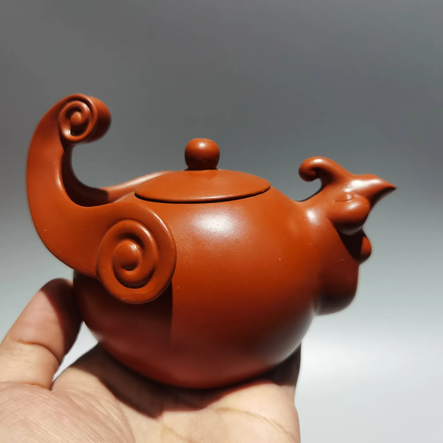 

Фарфоровая керамика Yixing Zisha, 5 дюймов, форма в виде знака зодиака, чайник, украшения для офиса из красной глины