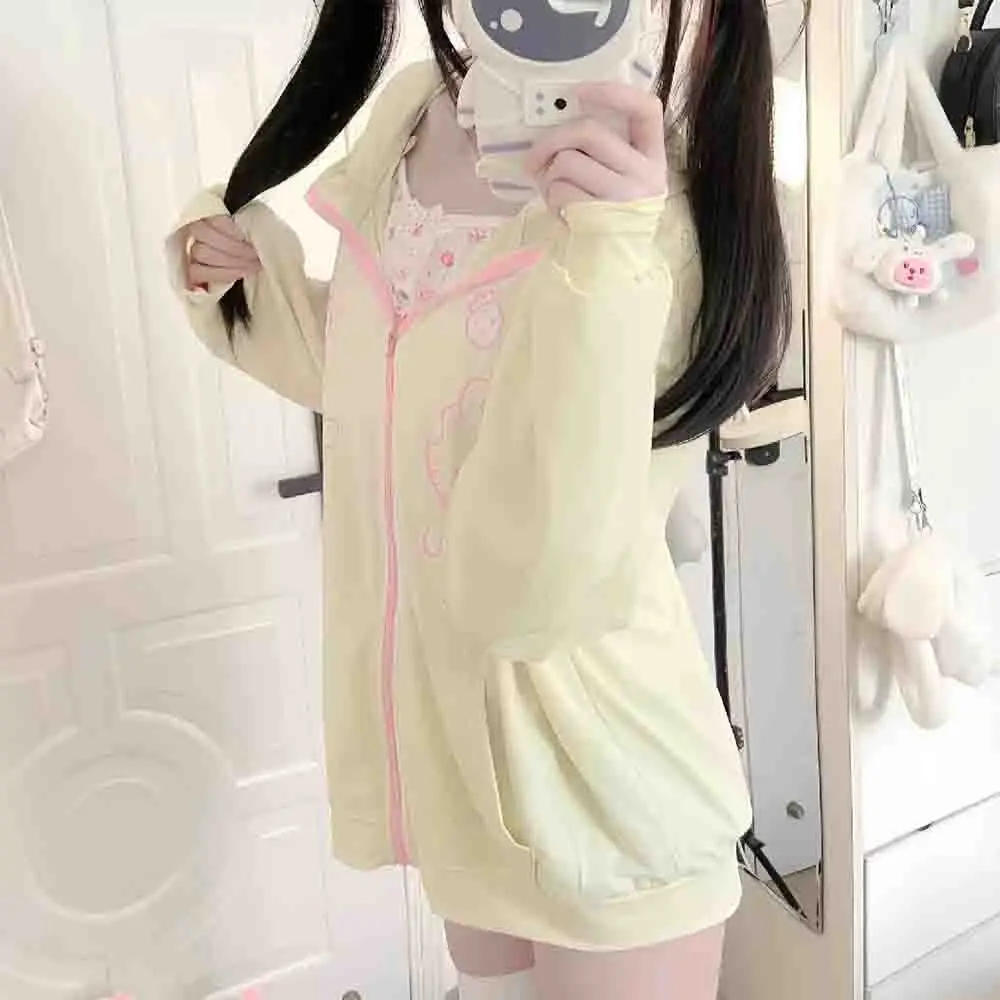 Фото Женская летняя солнцезащитная толстовка с капюшоном в стиле аниме Sanrio Hello Kitties, милый мультяшный принт, свободный крой, прохладная ткань, стильная куртка для девушек №1