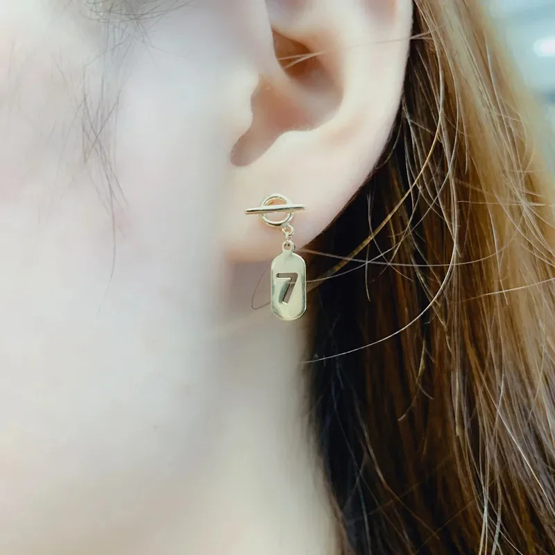 Женские серьги-гвоздики из розового золота 585 пробы Женские серьги-гвоздики из розового золота 585 пробы