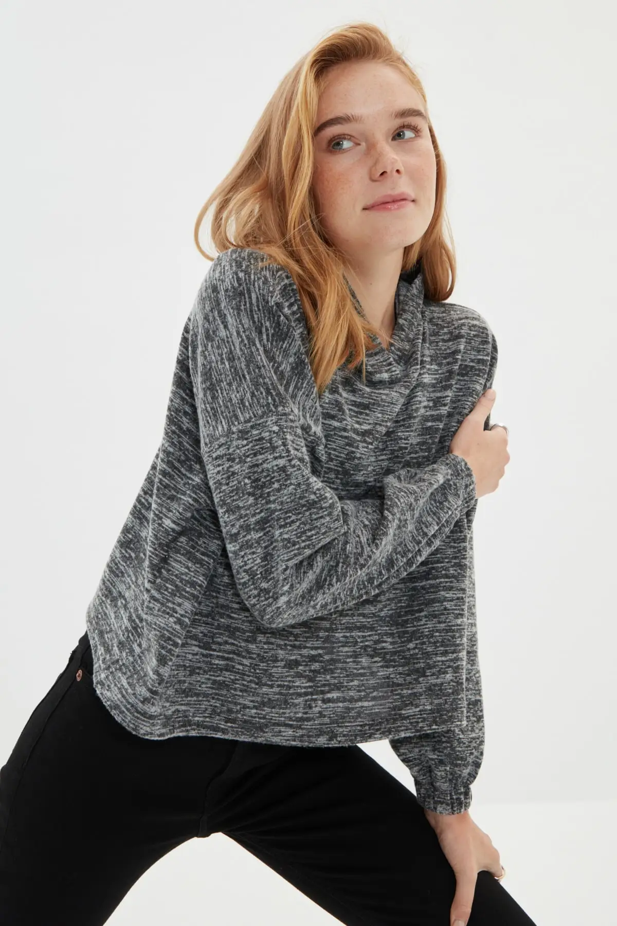 

Trendyol Eyelash Crop Hooded Knitted Sweatshirt TWOAW22SW2027