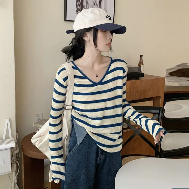 

Clothing Crochet Woman T-shirt 2023 Tee Knitted V Neck Striped Tshirt Korean Fashion Luxury High Quality Aesthetic Top for Women