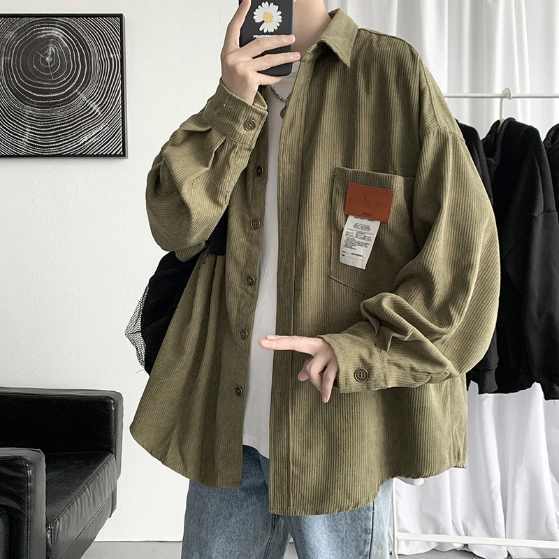 

Новинка осени 2023, Вельветовая рубашка для мужчин, однотонные рубашки с ярлыком, блузки с длинным рукавом, повседневные рубашки в Корейском стиле, одежда в стиле Харадзюку