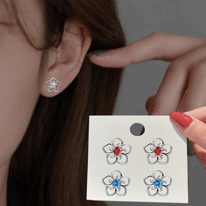 

Elegant five-leaf clover Alloy Geometric Flower Stud Earrings Stud Earring for Women Zircon Fashion Jewelry Ear Studs Gift